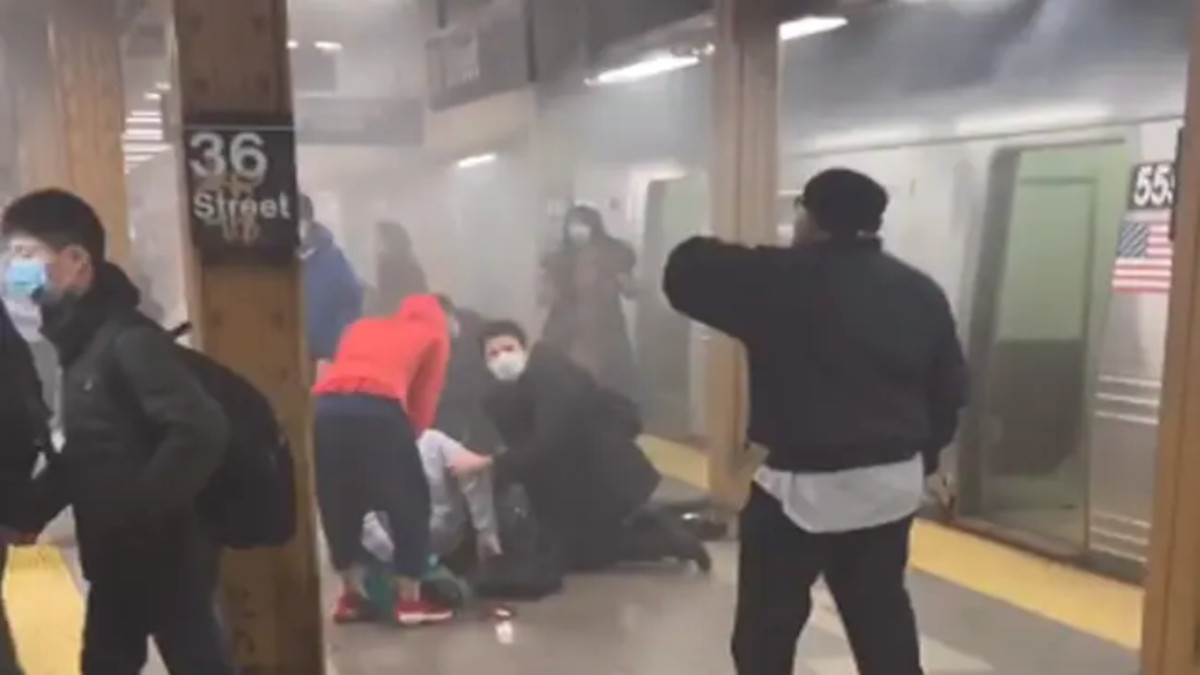 Сша обвиняют в теракте. Стрельба в метро Нью-Йорка. Теракт в Нью йоркском метро.