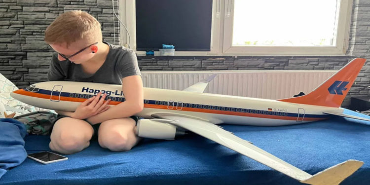 Woman Who is Sexually Attracted to Planes Wants to Marry Jet