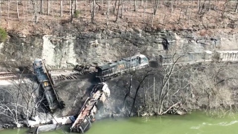 Train Derailment Causes Fuel Tank to Plunge Into New River
