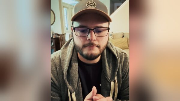 Air traffic controller exposes crisis in TikTok video.